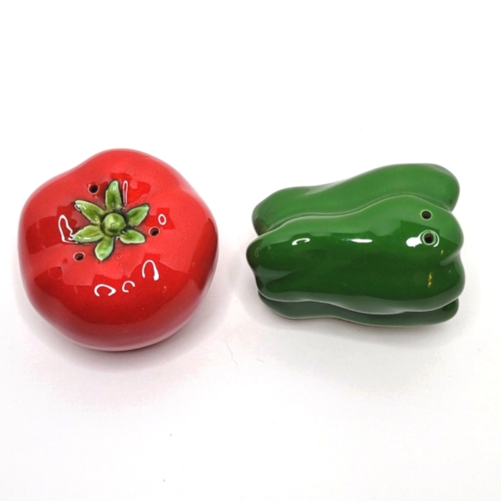 Tomato and Green Bell Pepper Ceramic Salt and Pepper Shakers Japan Vintage